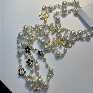 Elegant Pearl and Gold Necklace